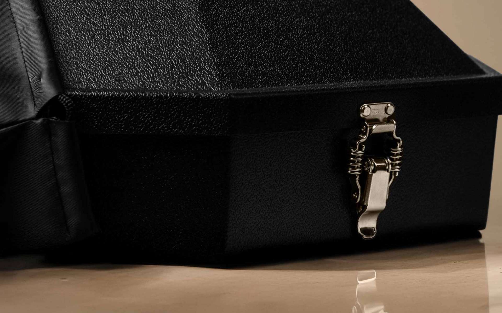 Close-up of the upgraded double-closure lockable latch on the Mavericrest case