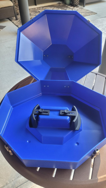 Open interior of Jaybird's blue Mavericrest case